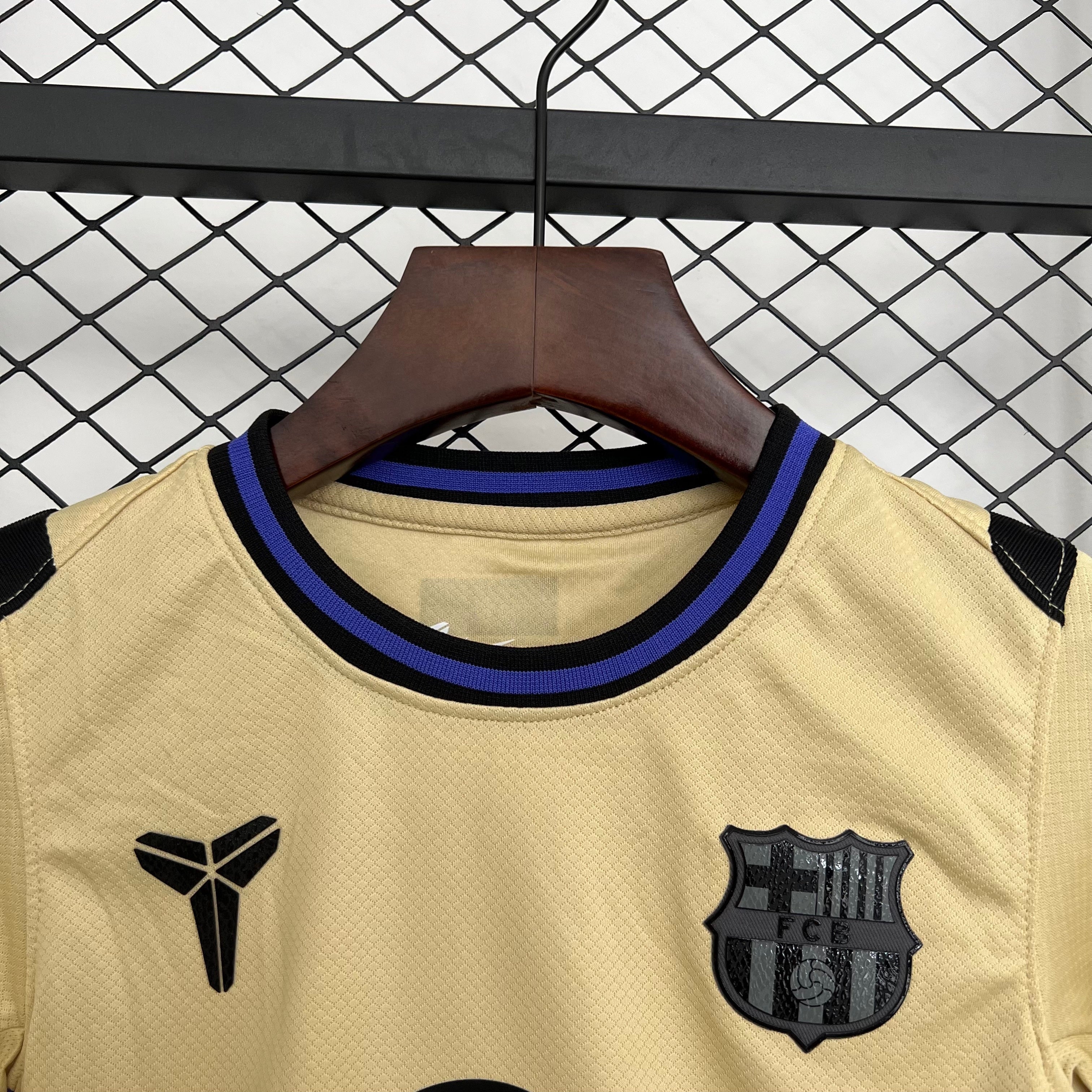 Kit Enfant FCB – Maillot + Short "Concept"
