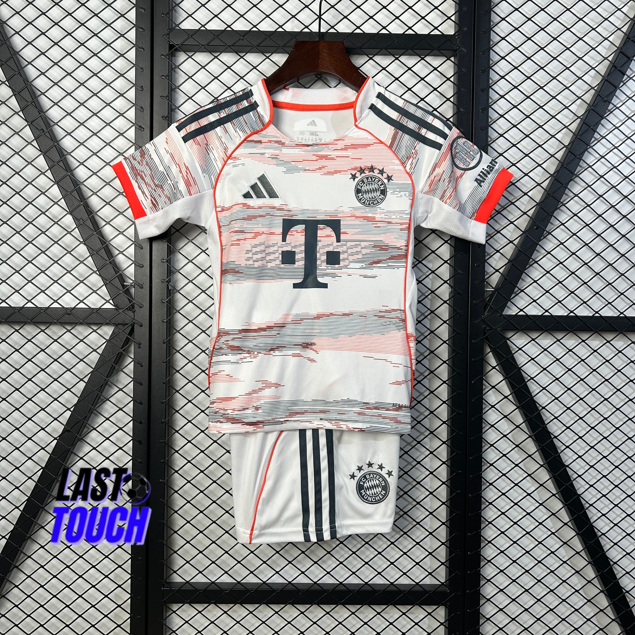 Maillot Bayern 25-26 Enfants + short Last Touch